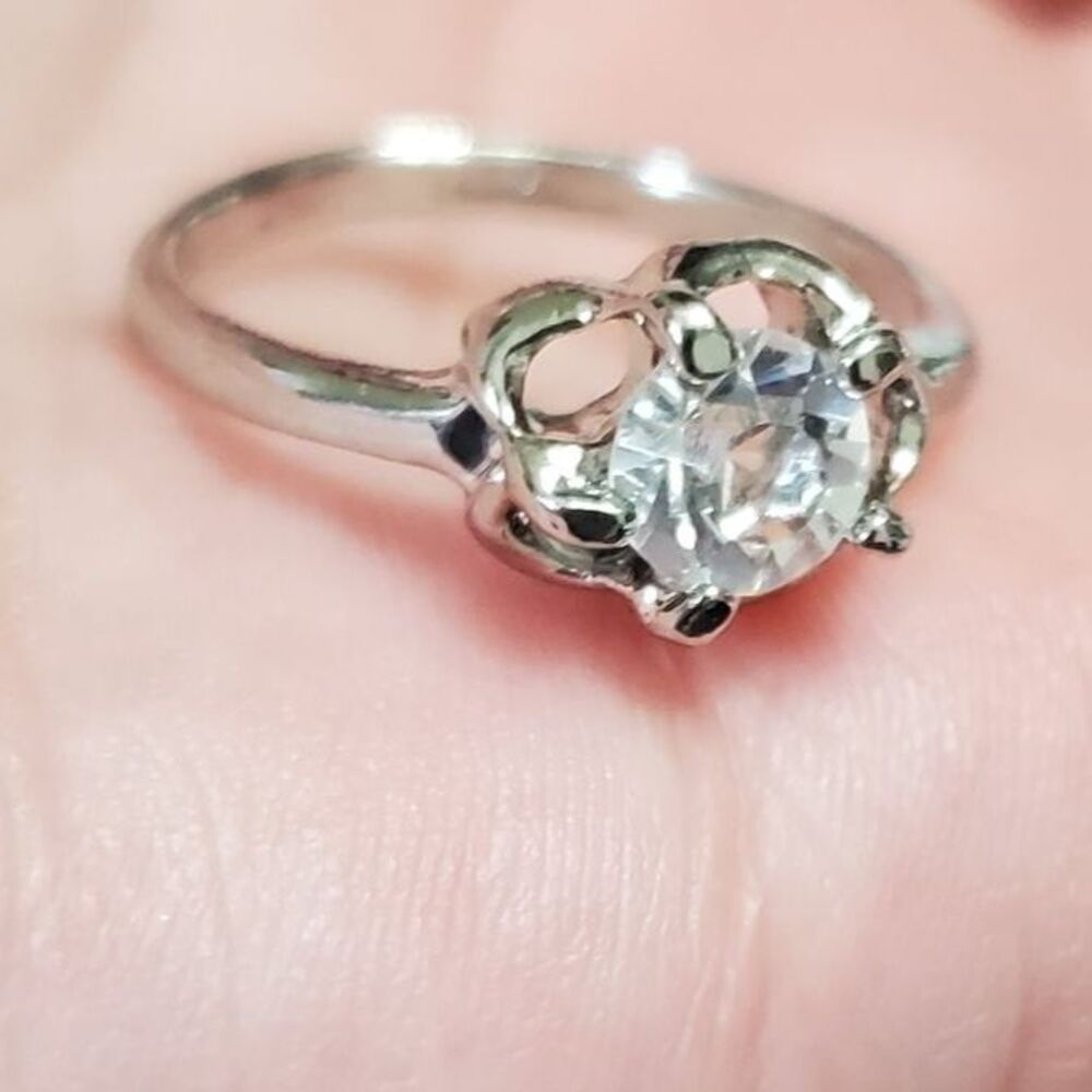 Silver tone clear rhinestone solitaire ring size 6
